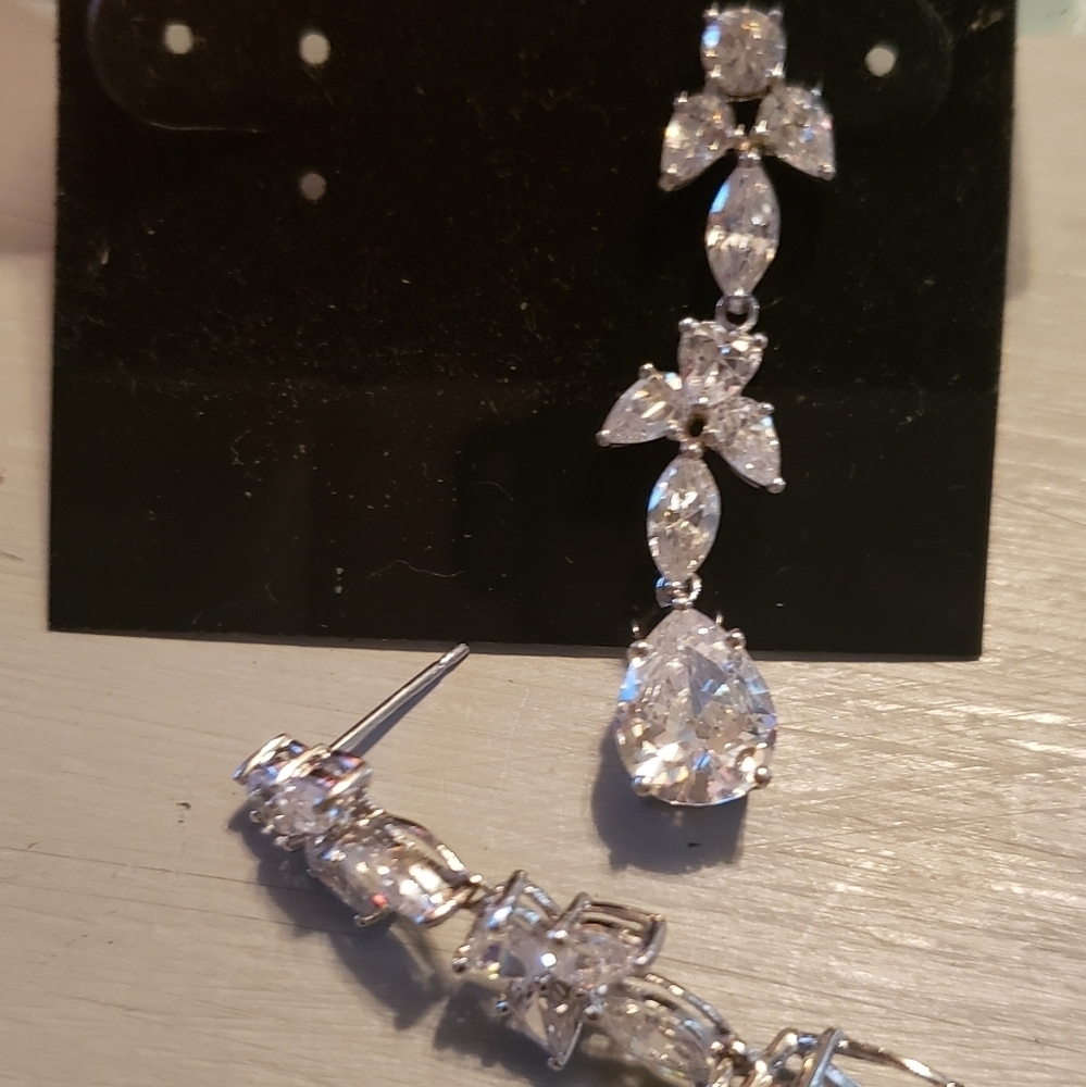 Sterling silver earrings Hp🔥🔥🔥 - Picture 1 of 2